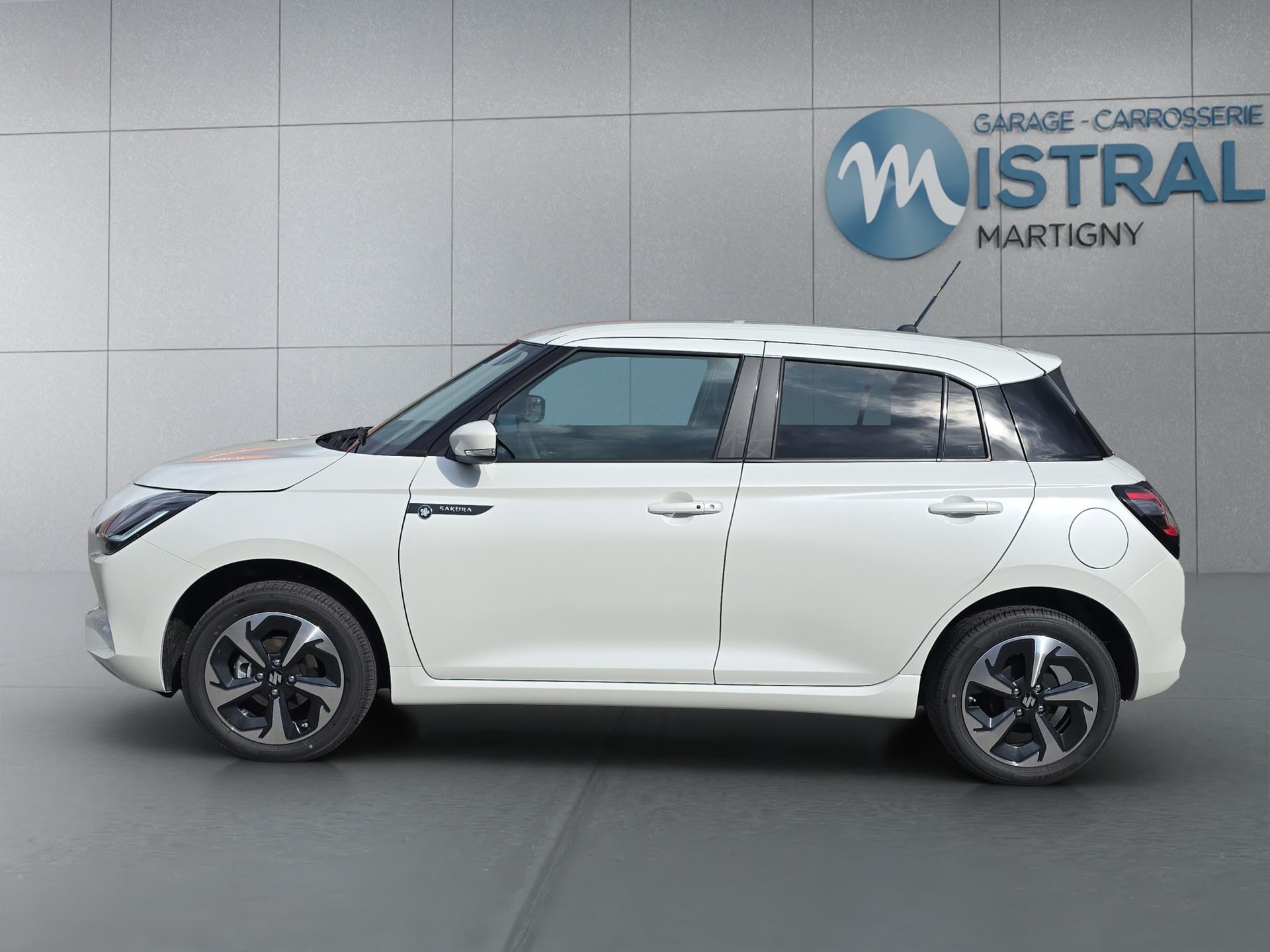 SUZUKI Swift 1.2 Sakura Top Hybrid 4x4-image-5