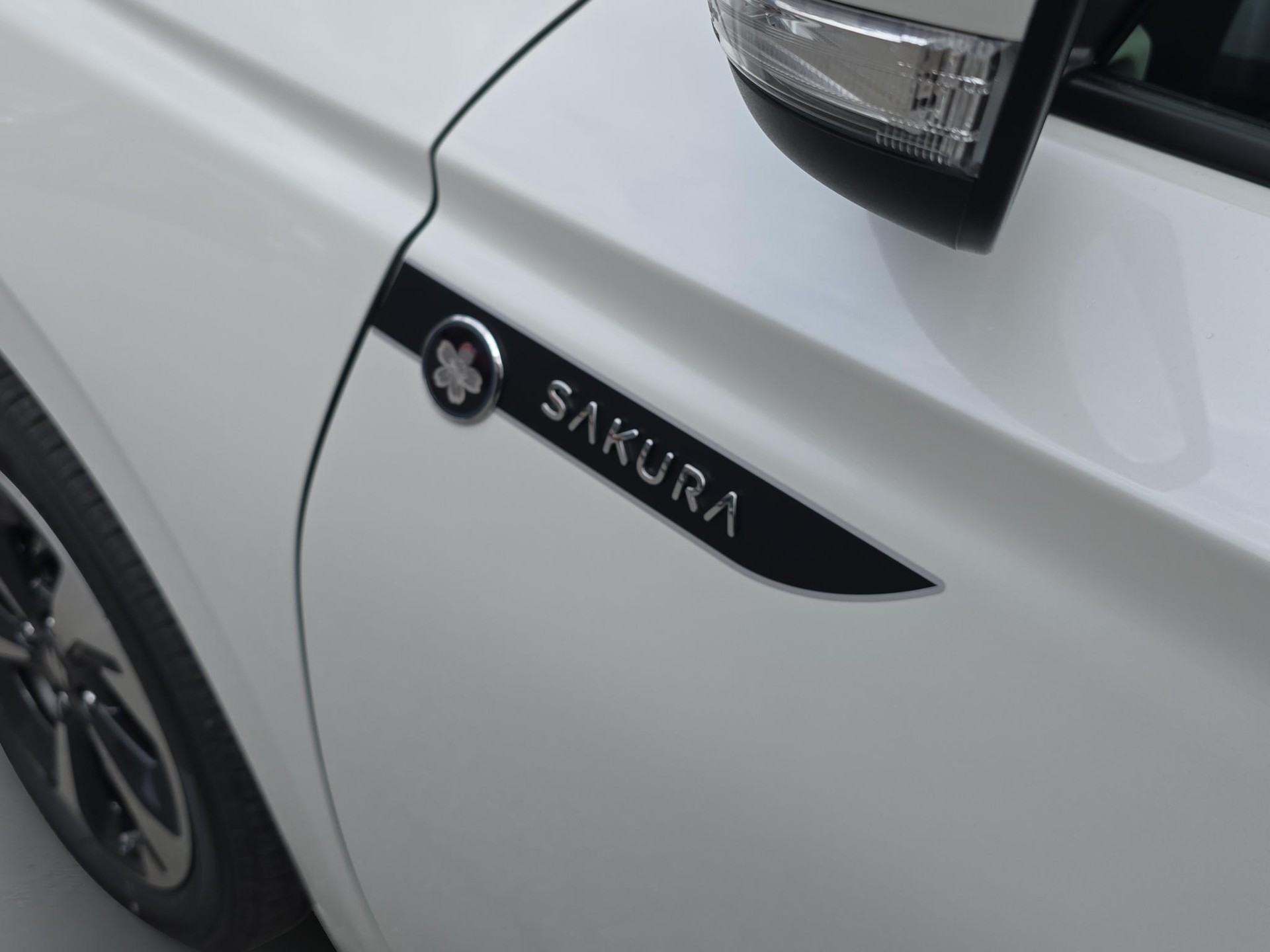 SUZUKI Swift 1.2 Sakura Top Hybrid 4x4-image-18