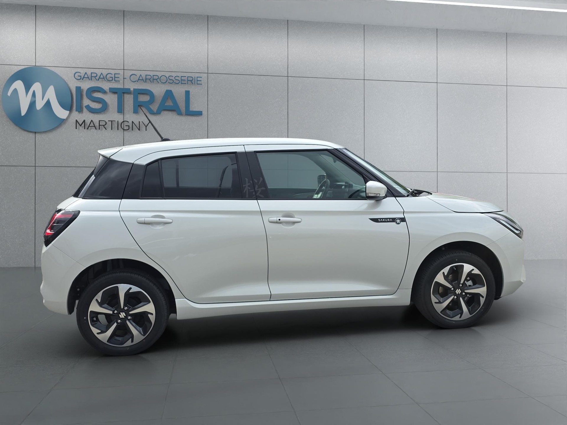 SUZUKI Swift 1.2 Sakura Top Hybrid 4x4-image-4