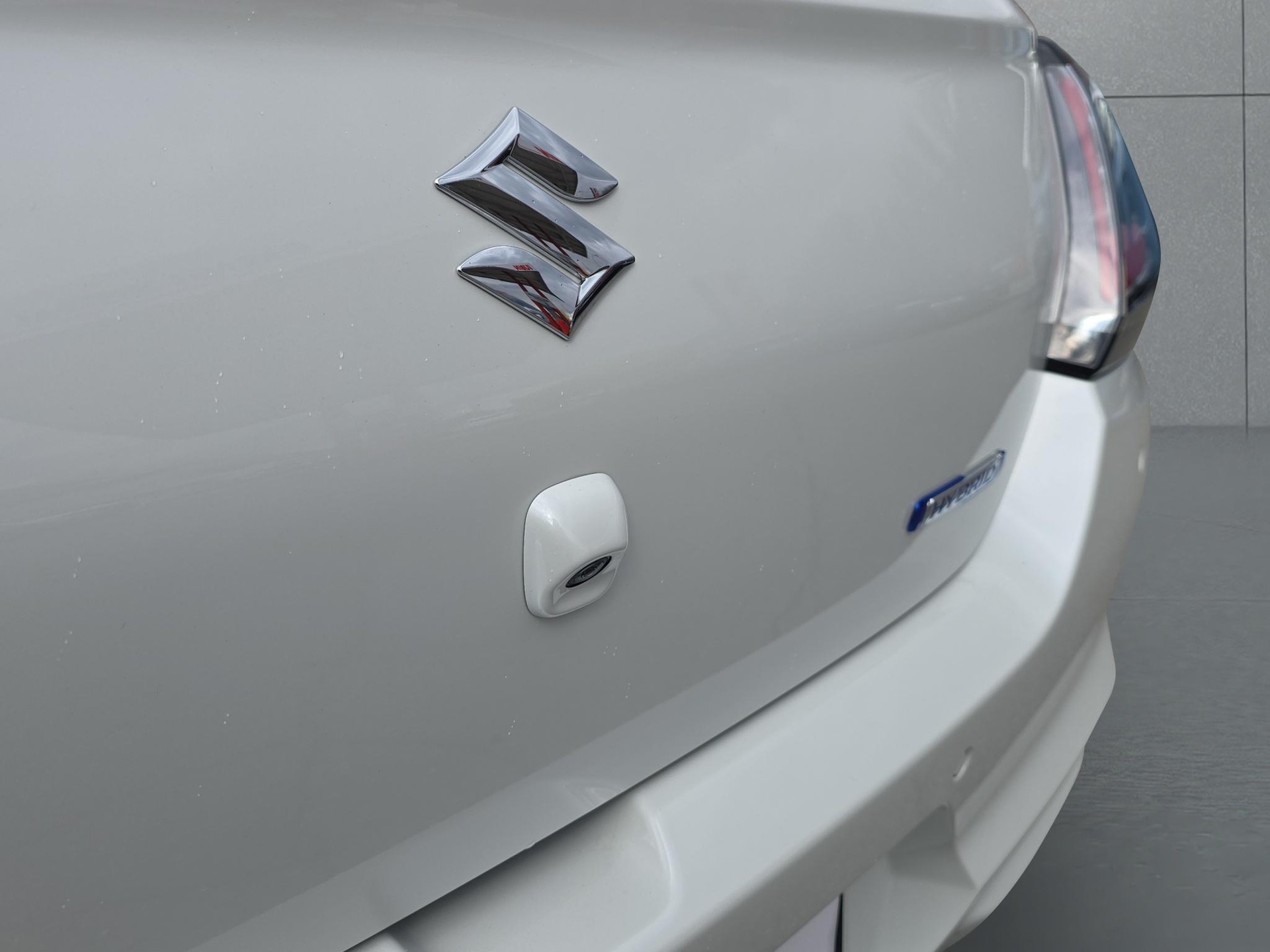 SUZUKI Swift 1.2 Sakura Top Hybrid 4x4-image-8