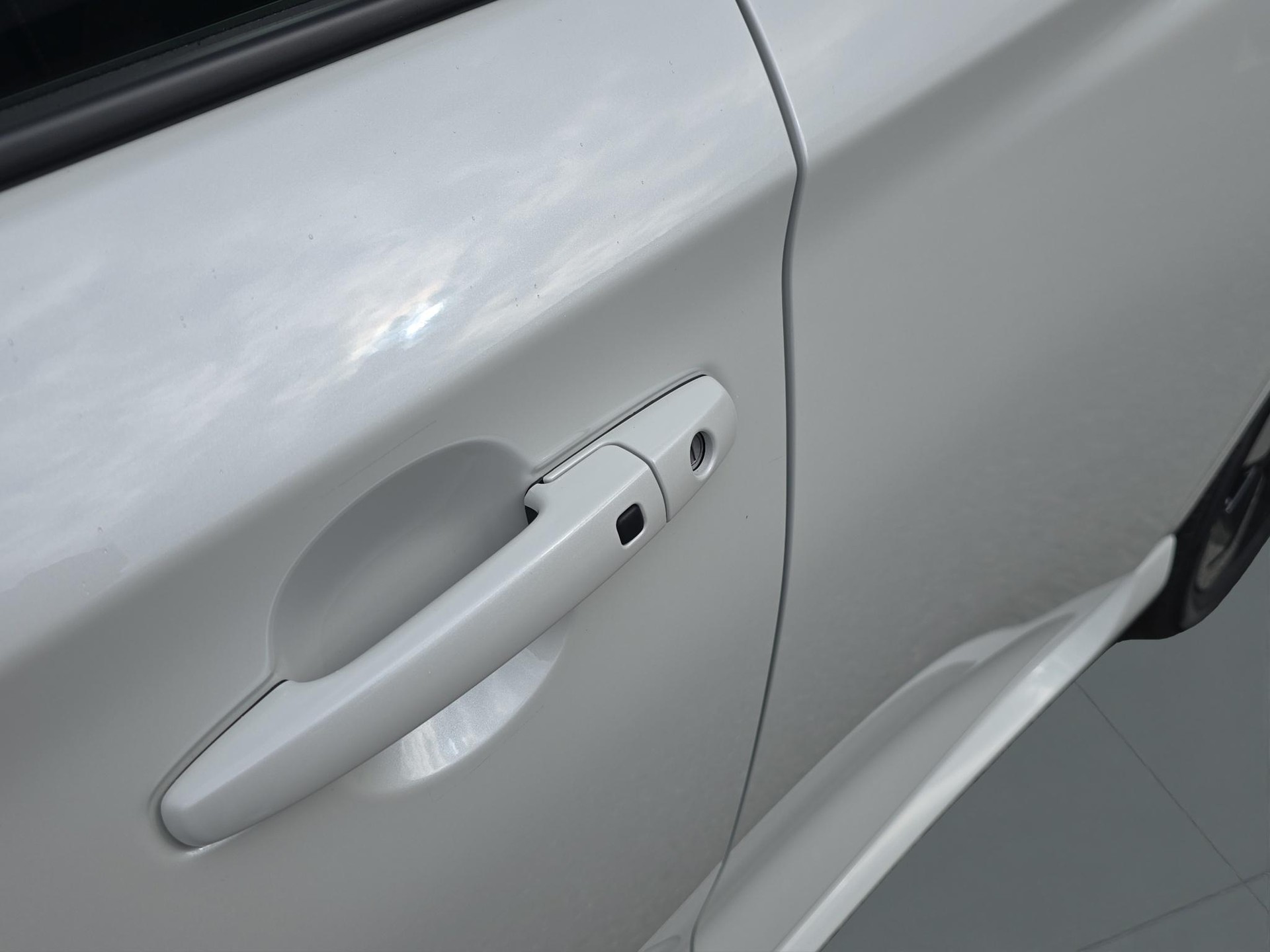 SUZUKI Swift 1.2 Sakura Top Hybrid 4x4-image-9