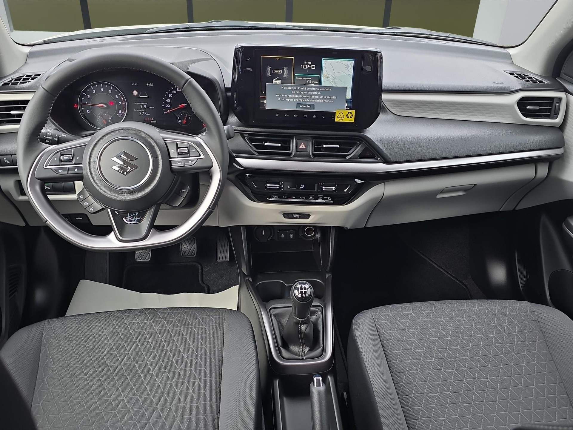 SUZUKI Swift 1.2 Sakura Top Hybrid 4x4-image-11