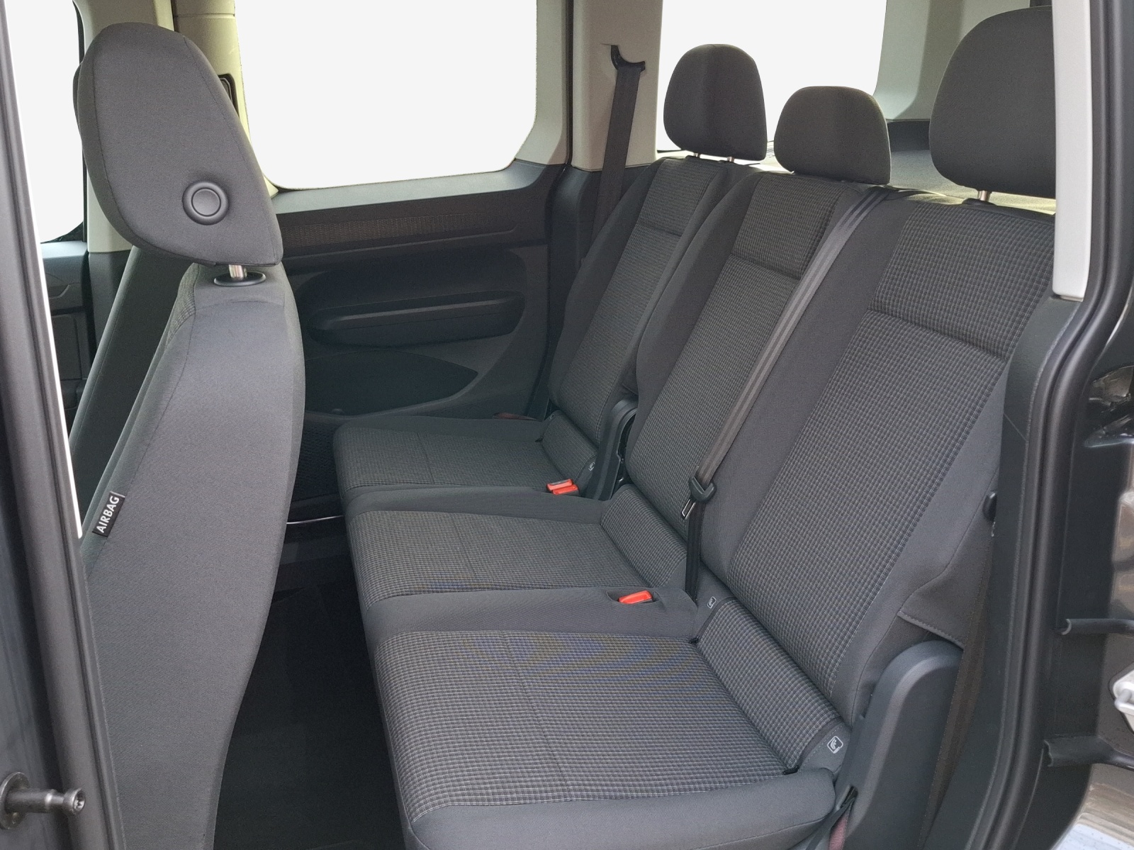 VW Caddy 1.5 TSI DSG-image-11