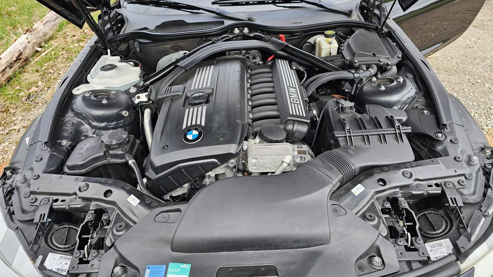 BMW Z4 sDrive23i-image-4