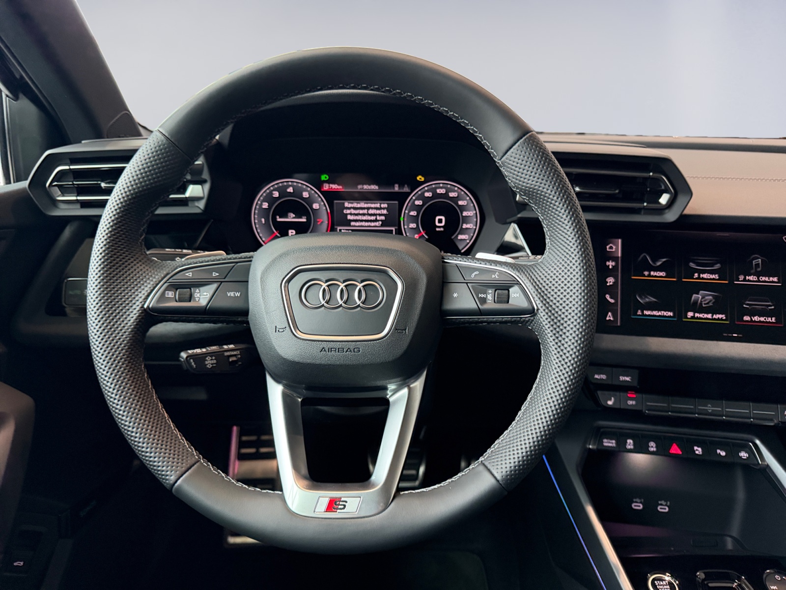 AUDI A3 Sportback TFSI 110 kW S line Attraction S tronic-image-9