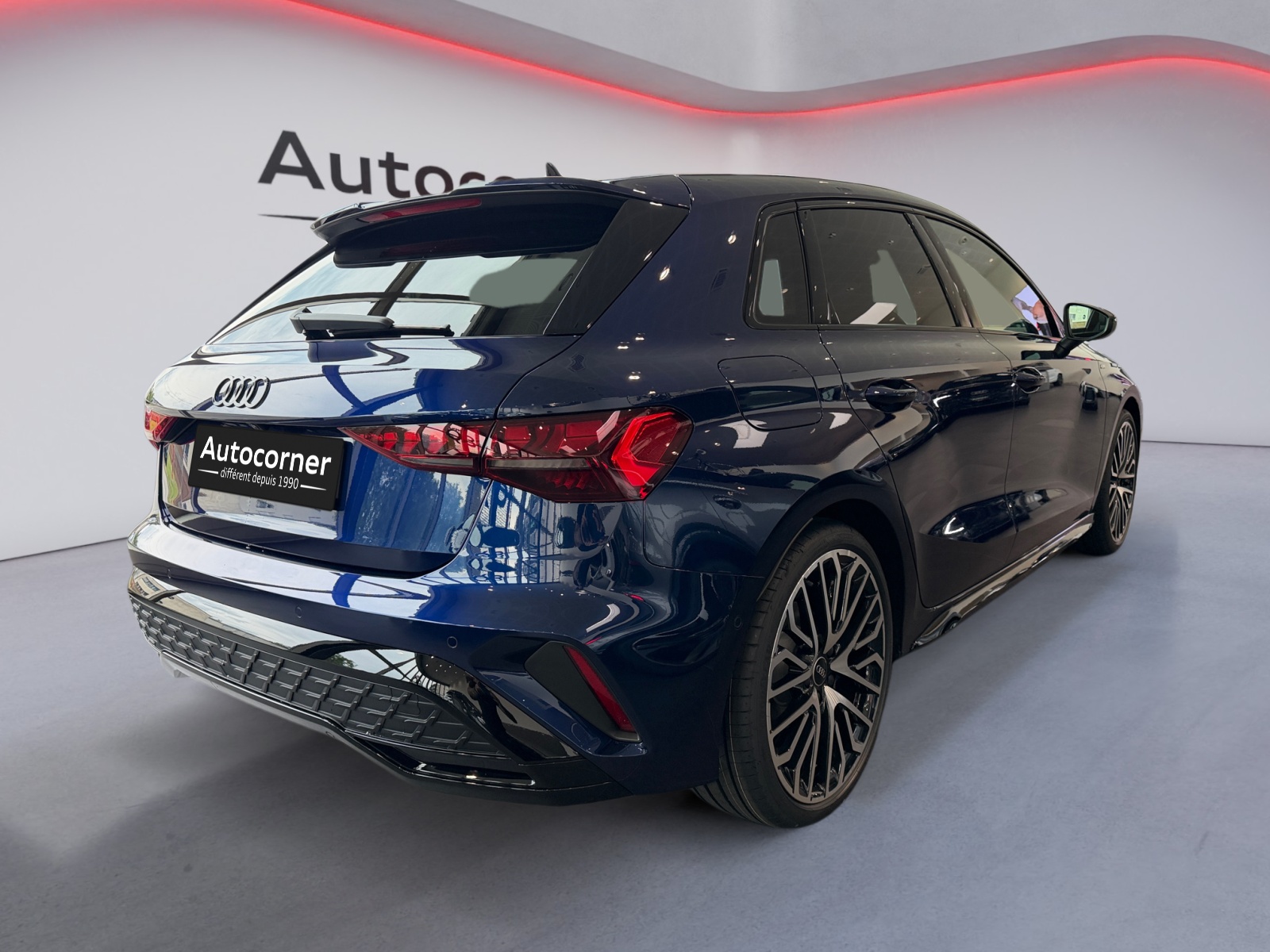 AUDI A3 Sportback TFSI 110 kW S line Attraction S tronic-image-4