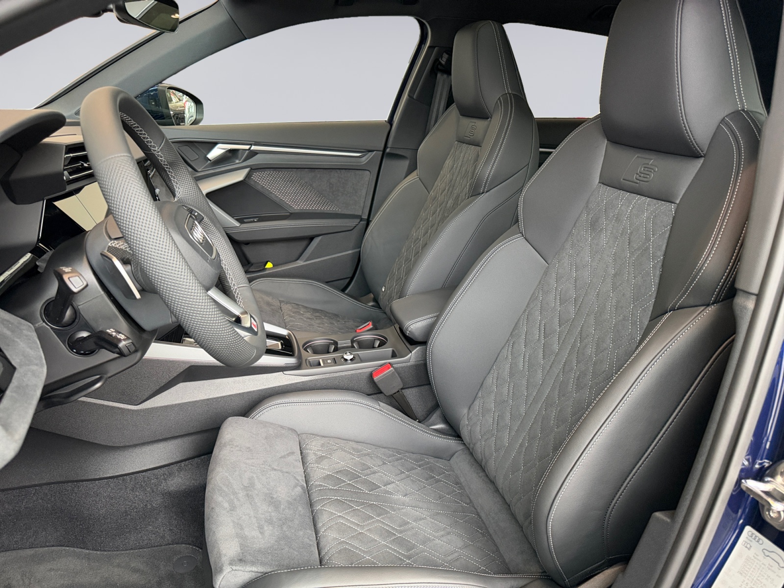 AUDI A3 Sportback TFSI 110 kW S line Attraction S tronic-image-6