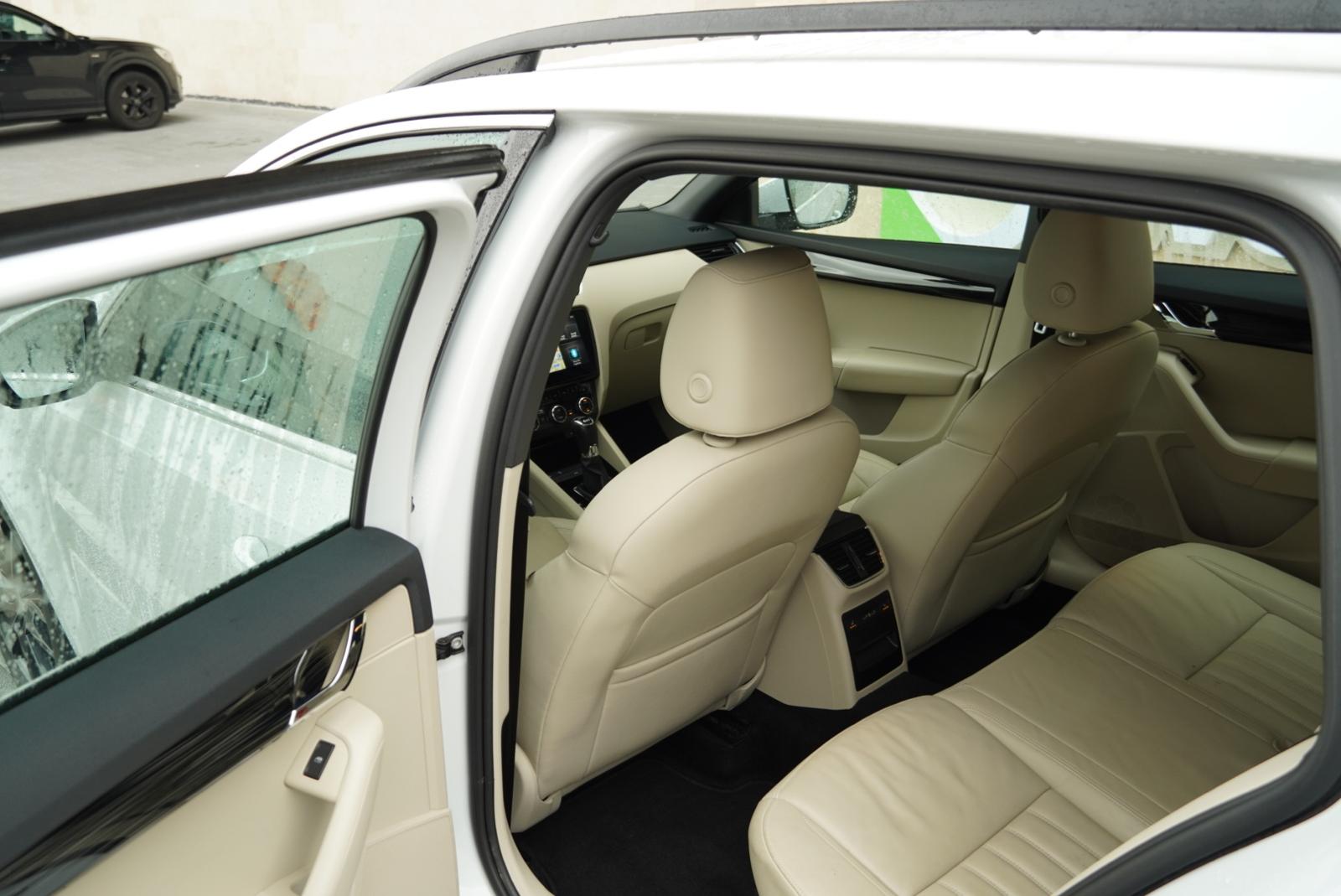 SKODA Octavia Combi 2.0 TDI Soleil 4x4 DSG-image-24