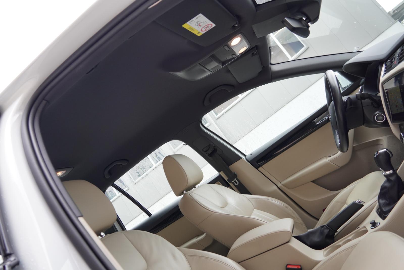 SKODA Octavia Combi 2.0 TDI Soleil 4x4 DSG-image-23
