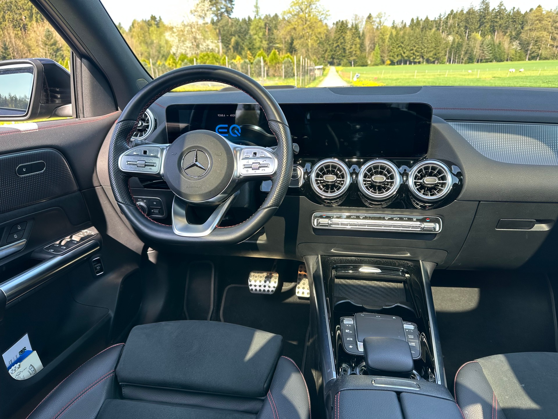 MERCEDES-BENZ EQA 350 AMG Line 4Matic-image-2