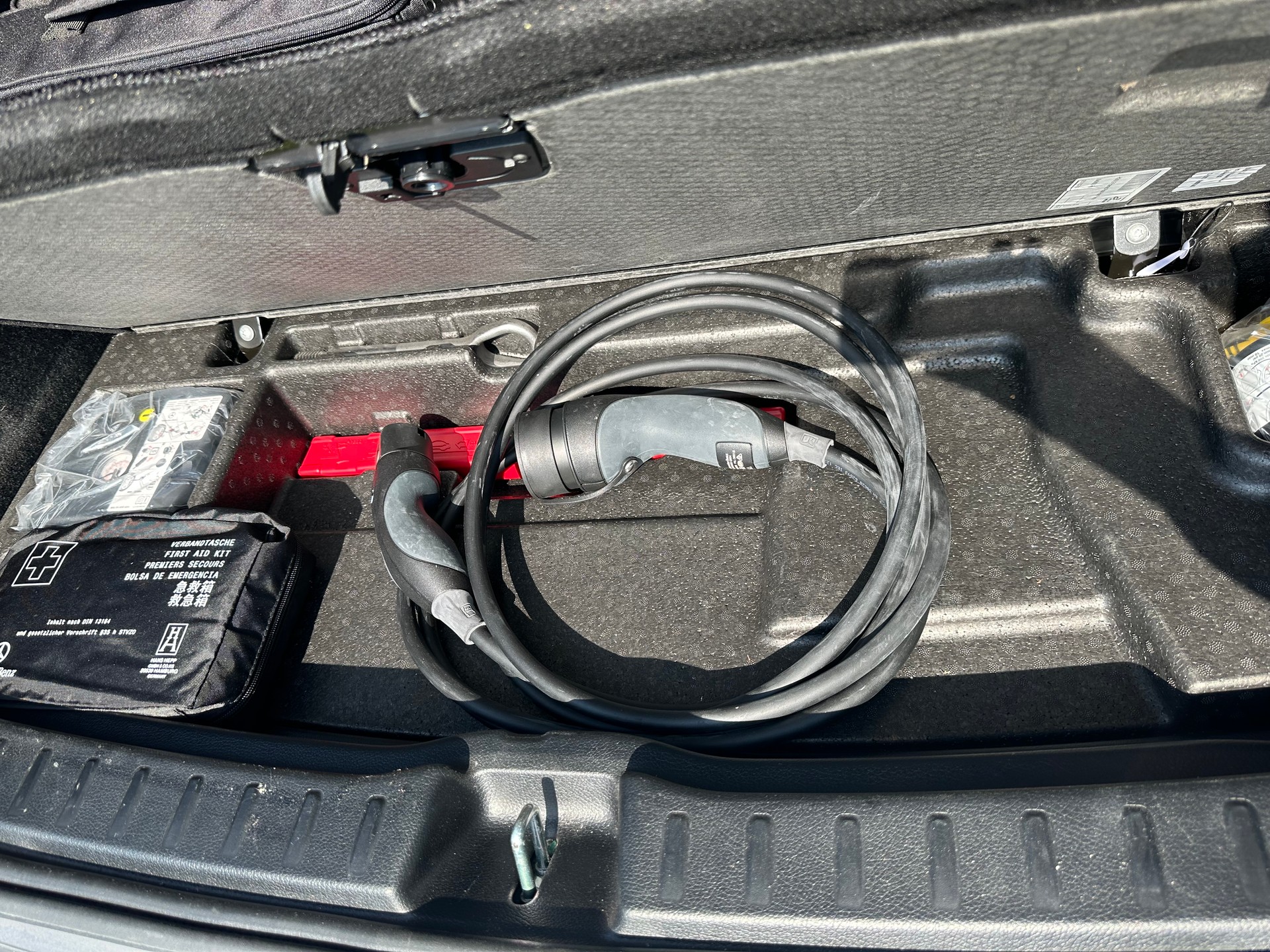 MERCEDES-BENZ EQA 350 AMG Line 4Matic-image-9
