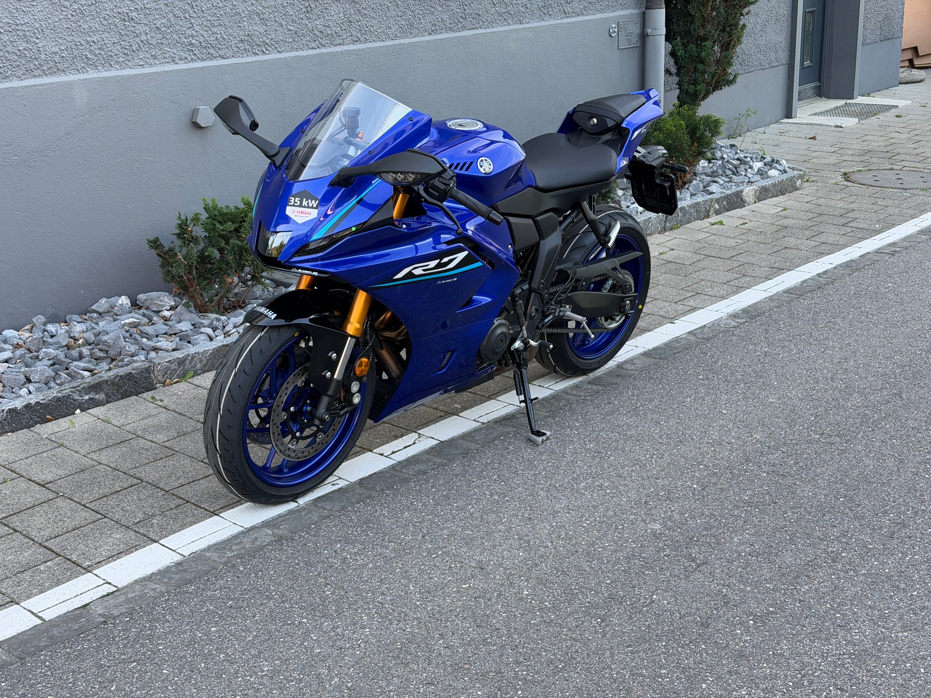 YAMAHA R7 (35kW) 2026-showroom-element-1