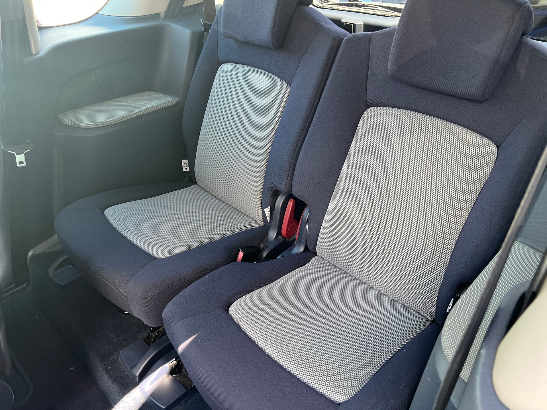 PEUGEOT 1007 1.6 Trendy 2-Tronic-image-6
