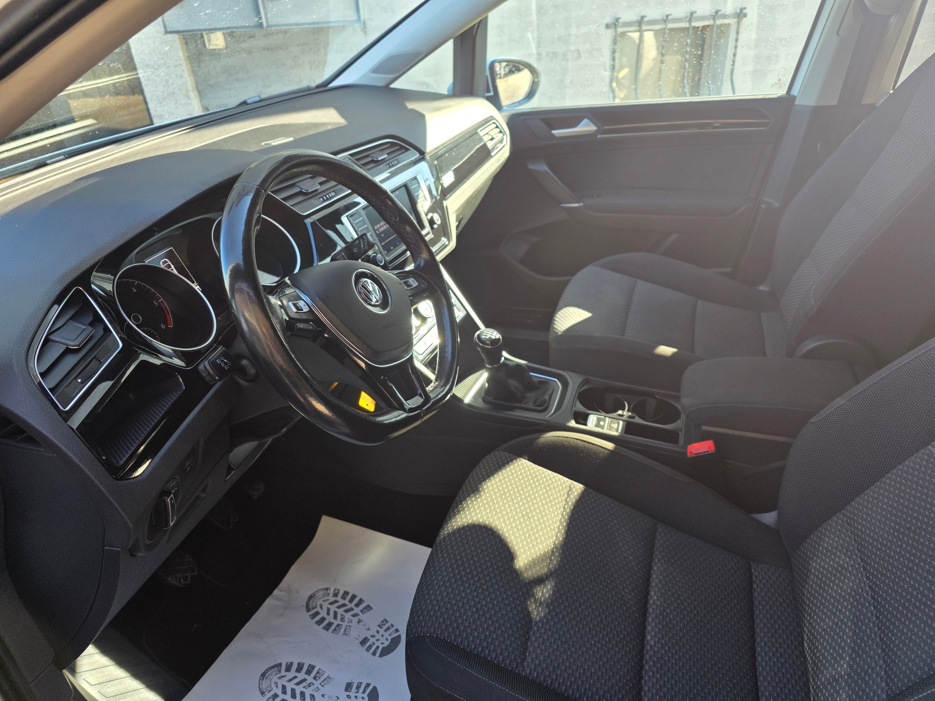 VW Touran 2.0 TDI BlueMotion Technology Comfortline-image-9