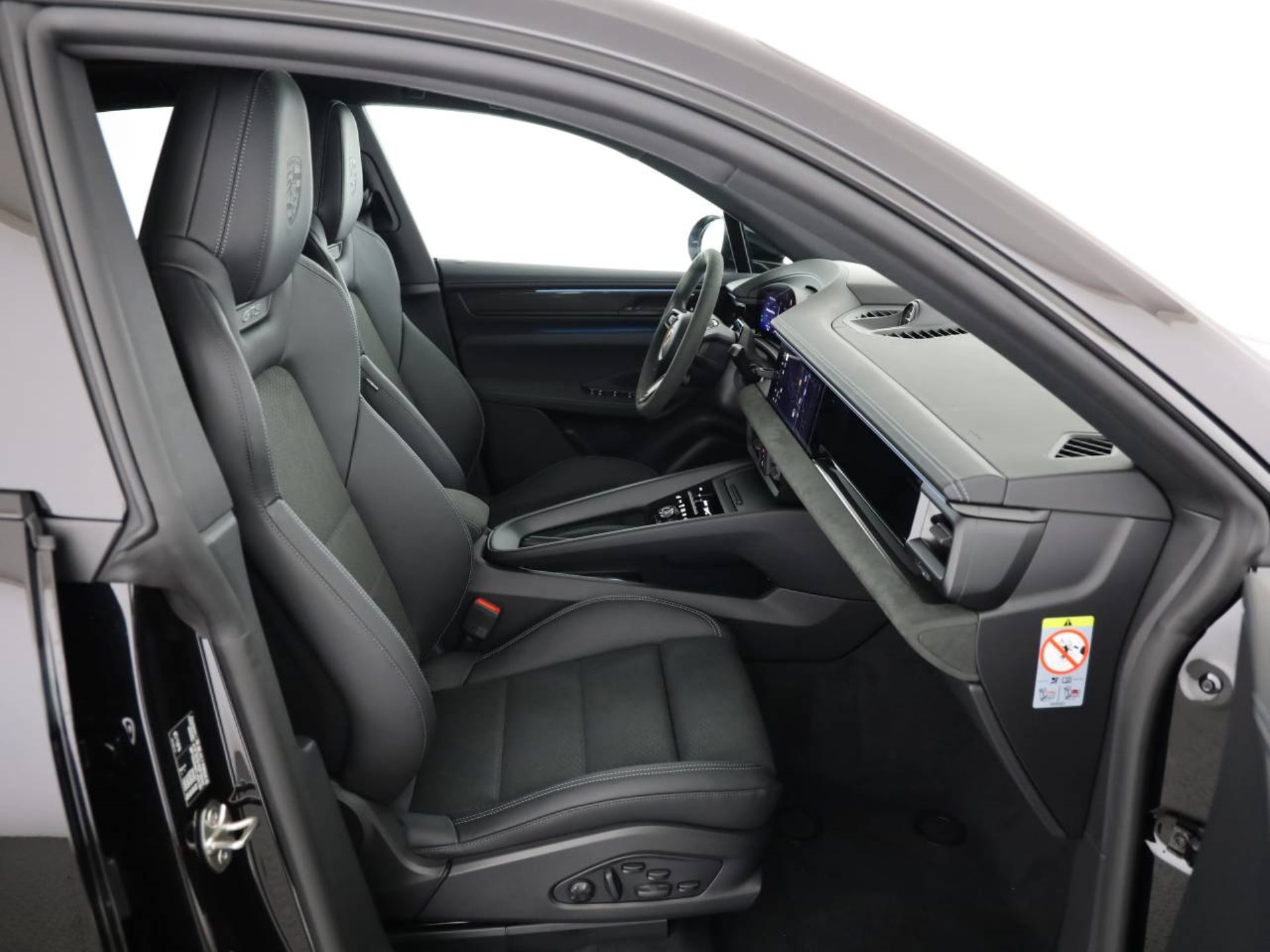 PORSCHE Macan GTS-image-14