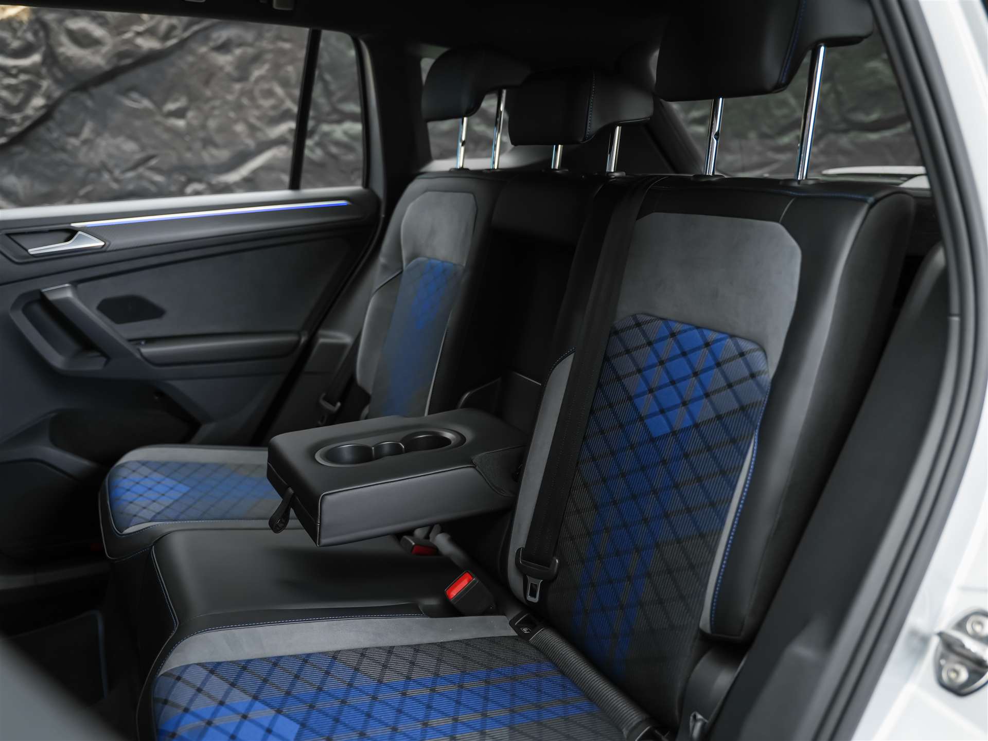 VW Tiguan 2.0TSI R 4Motion DSG *20" Felgen*Lenkradheizung*Assistenzpaket*-image-13