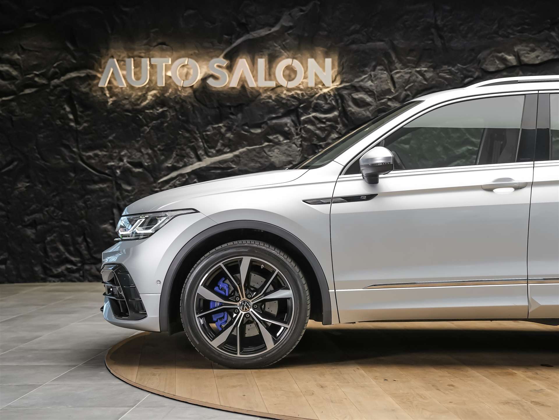 VW Tiguan 2.0TSI R 4Motion DSG *20" Felgen*Lenkradheizung*Assistenzpaket*-image-16