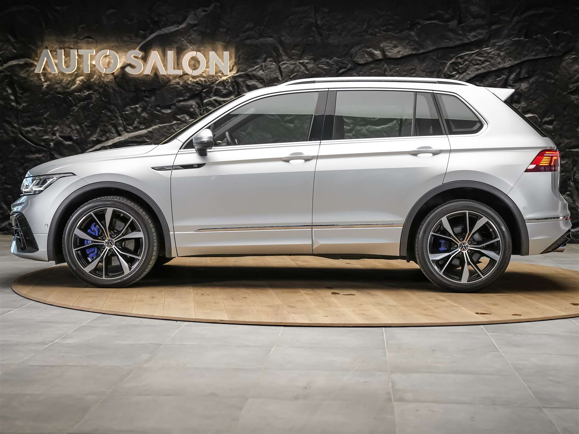 VW Tiguan 2.0TSI R 4Motion DSG *20" Felgen*Lenkradheizung*Assistenzpaket*-image-2