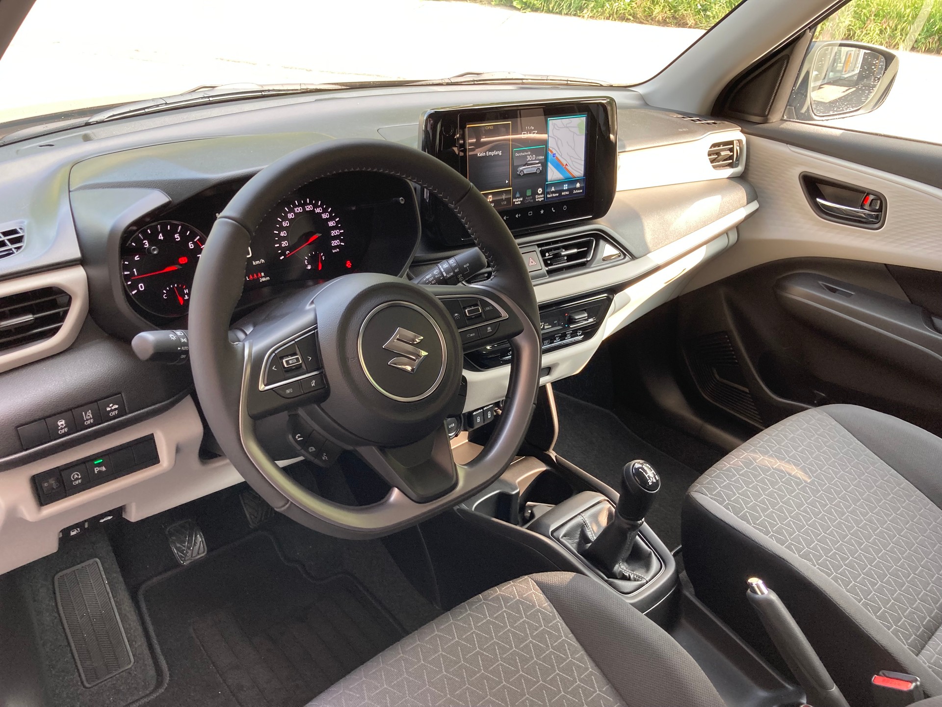 SUZUKI Swift 1.2 Compact + 4x4 Hybrid-image-4