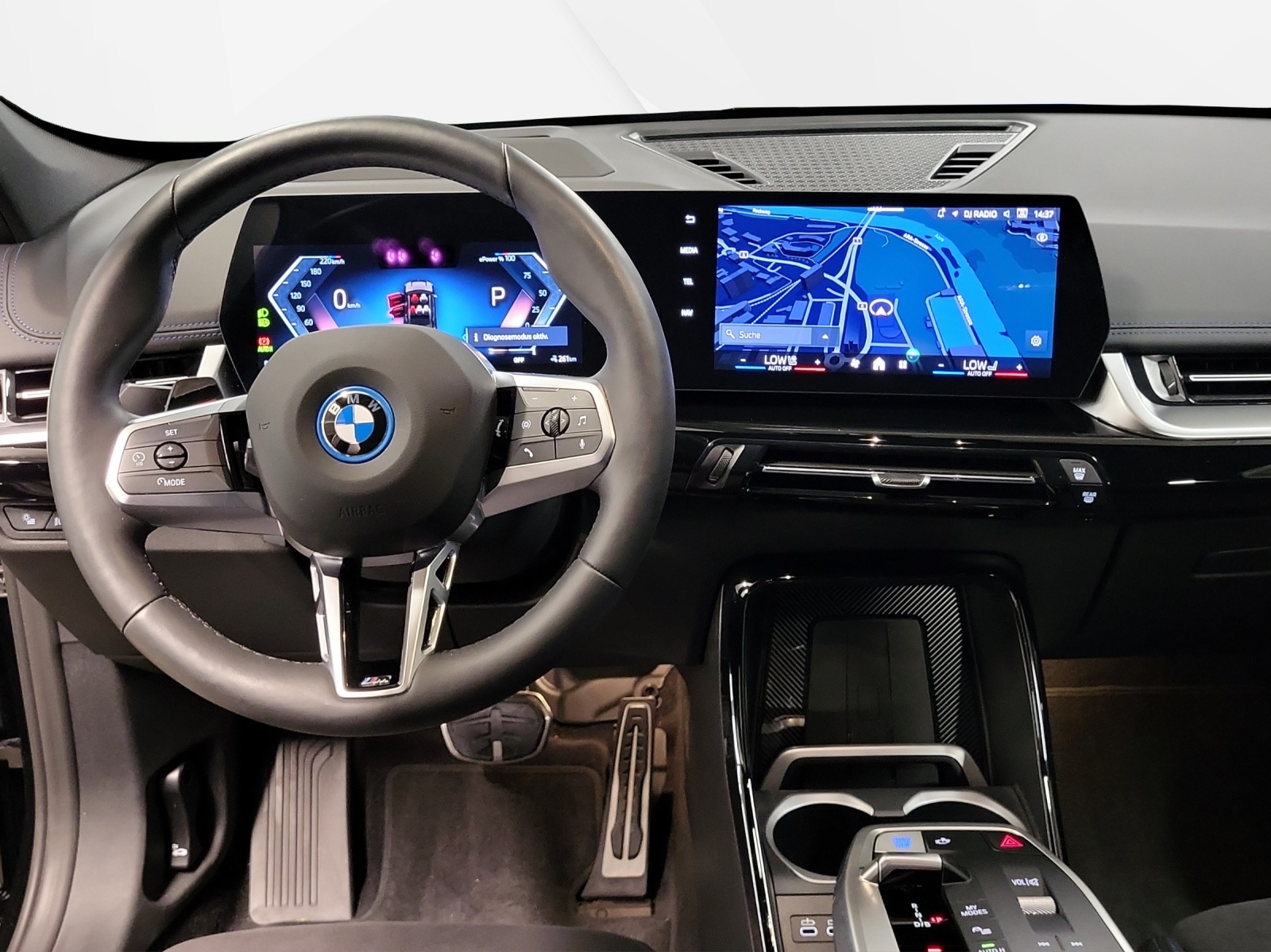 BMW iX1 xDrive 30 M Sport-image-12