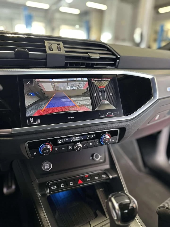 AUDI Q3 40 TFSI S line quattro S-tronic-image-9