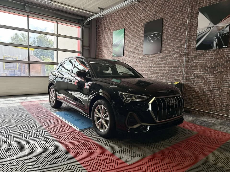 AUDI Q3 40 TFSI S line quattro S-tronic-image-5