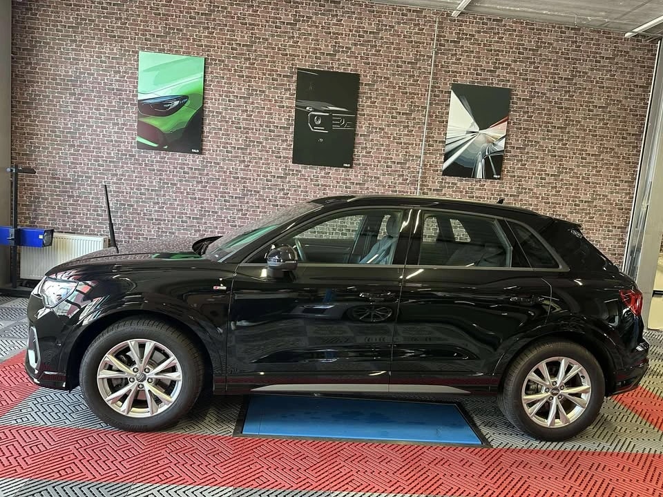 AUDI Q3 40 TFSI S line quattro S-tronic-image-1