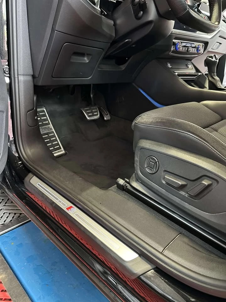 AUDI Q3 40 TFSI S line quattro S-tronic-image-8