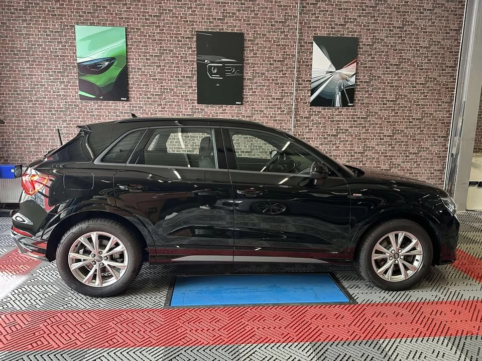 AUDI Q3 40 TFSI S line quattro S-tronic-image-4