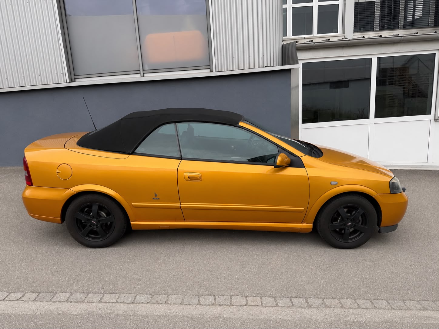 OPEL Astra Cabriolet 1.8i 16V Bertone Edition-image-4