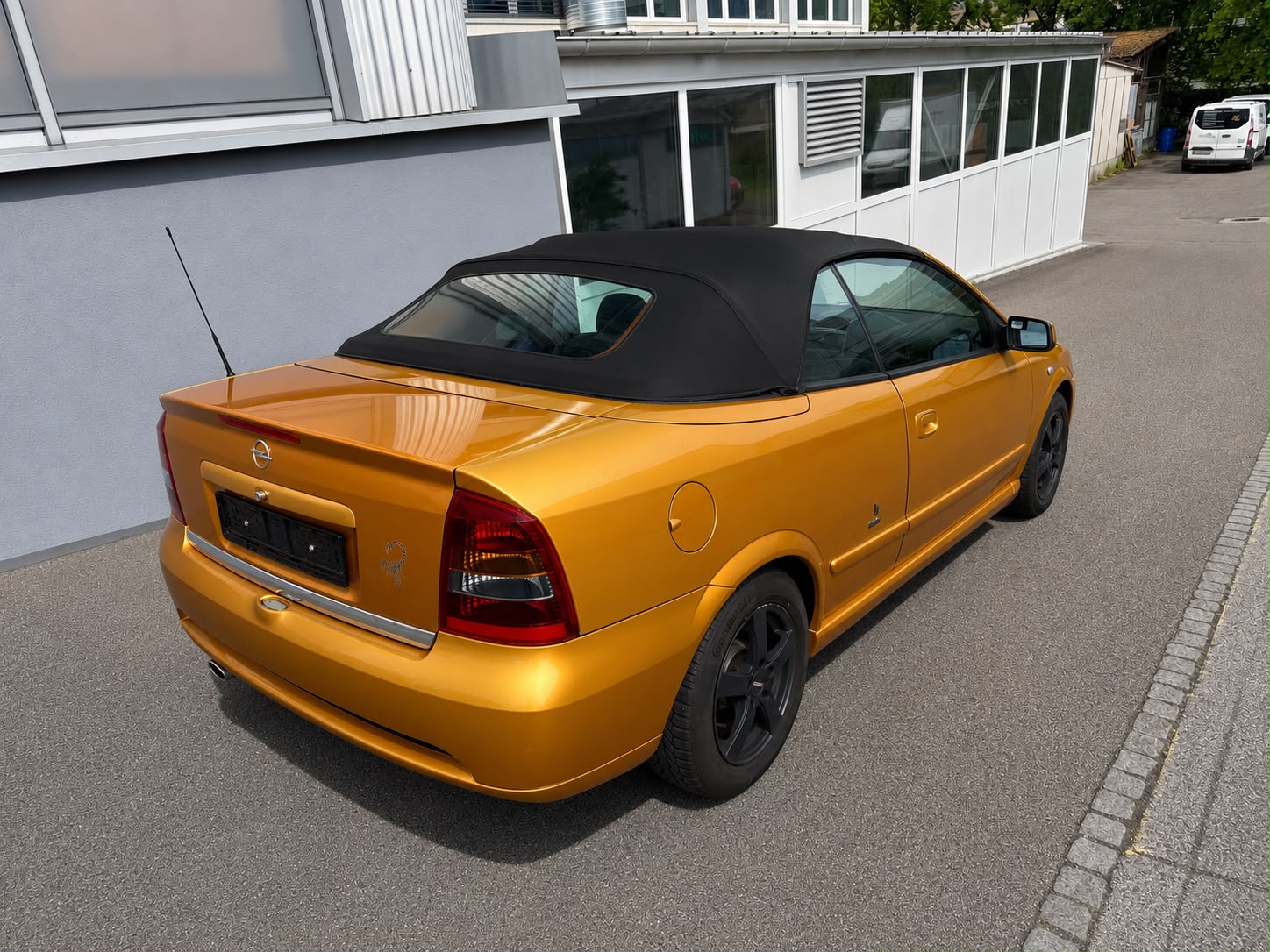OPEL Astra Cabriolet 1.8i 16V Bertone Edition-image-2
