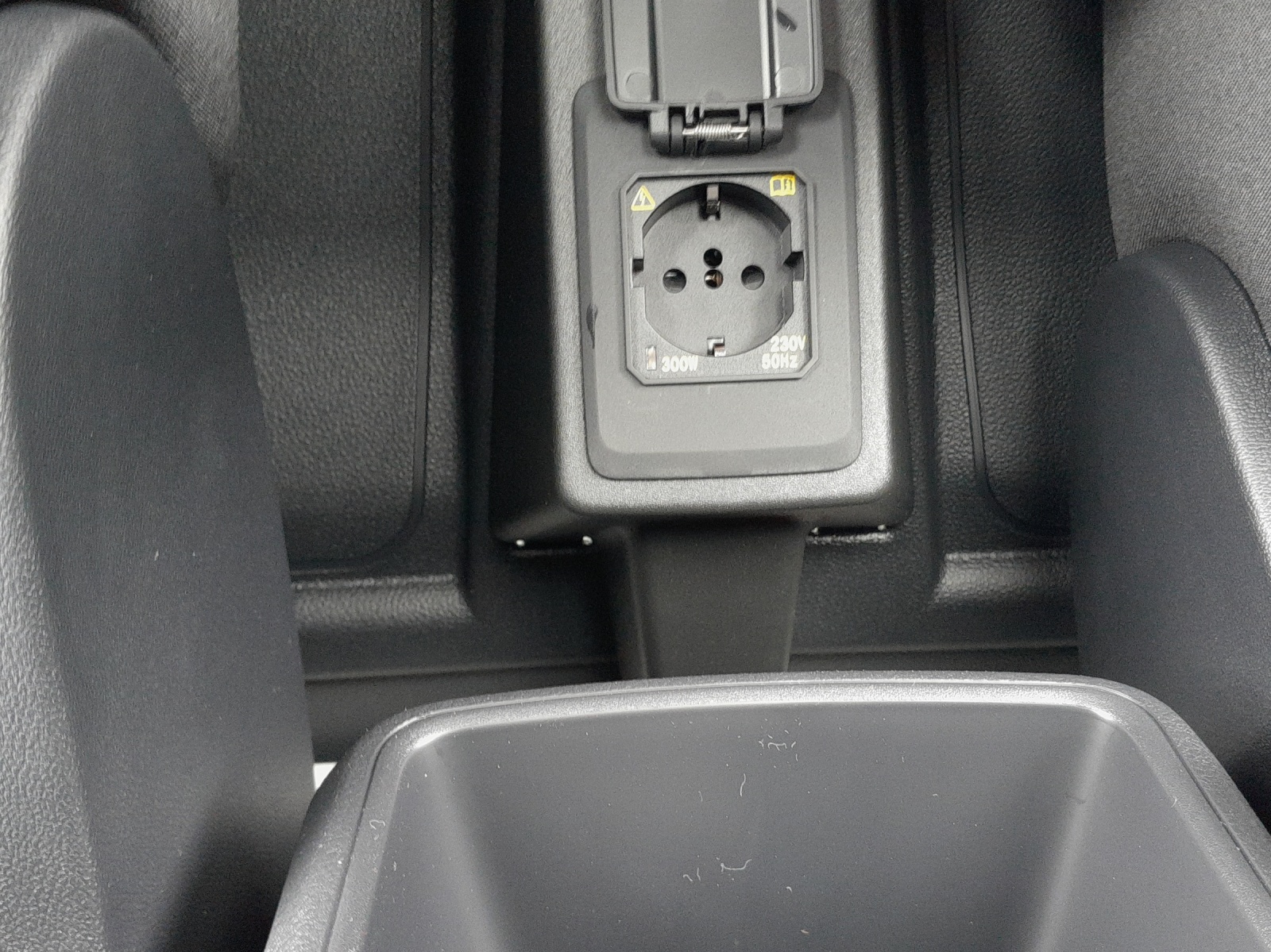 VW Caddy Cargo 2.0TDI Maxi 4Motion-image-13