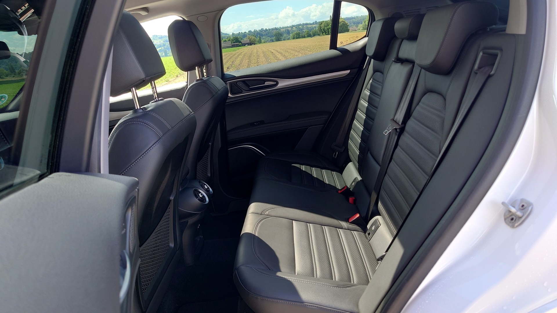 ALFA ROMEO Stelvio 2.2JTDM Veloce Q4Automatic-image-14