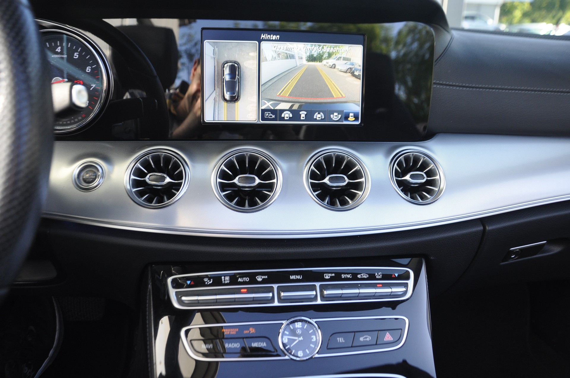 MERCEDES-BENZ E 200 Cabriolet Avantgarde 9G-Tronic-image-11