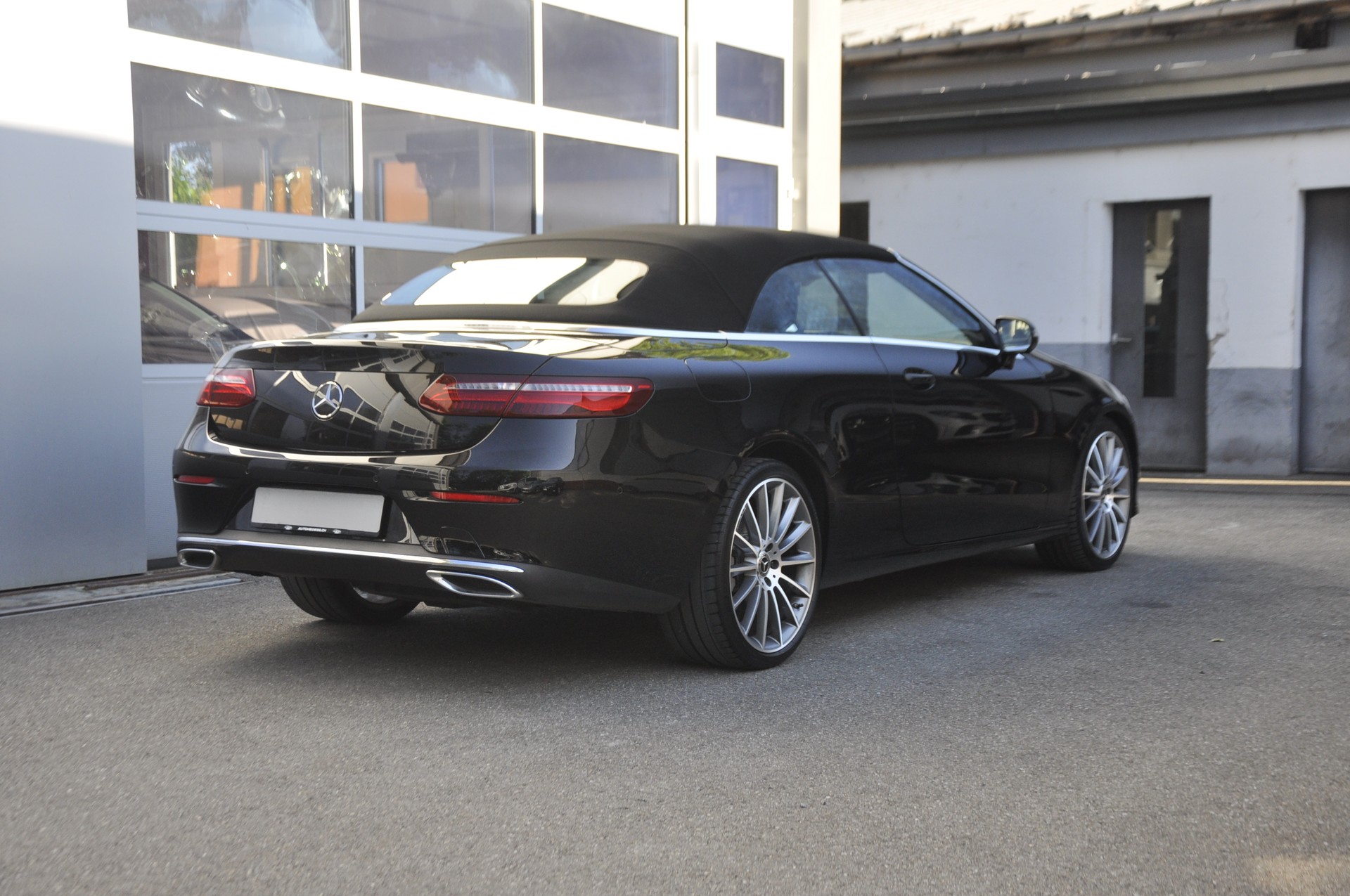 MERCEDES-BENZ E 200 Cabriolet Avantgarde 9G-Tronic-image-4