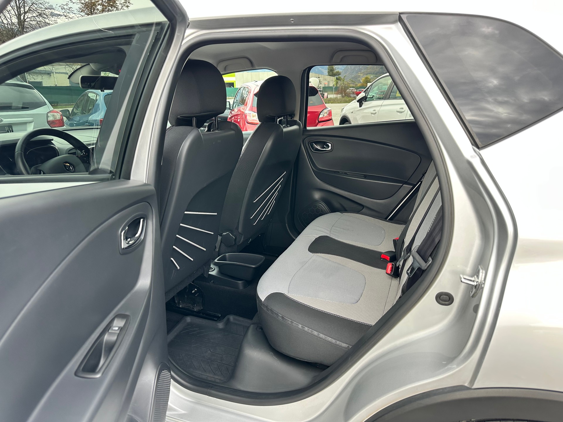 RENAULT Captur 1.2 T 16V Privilège EDC-image-14