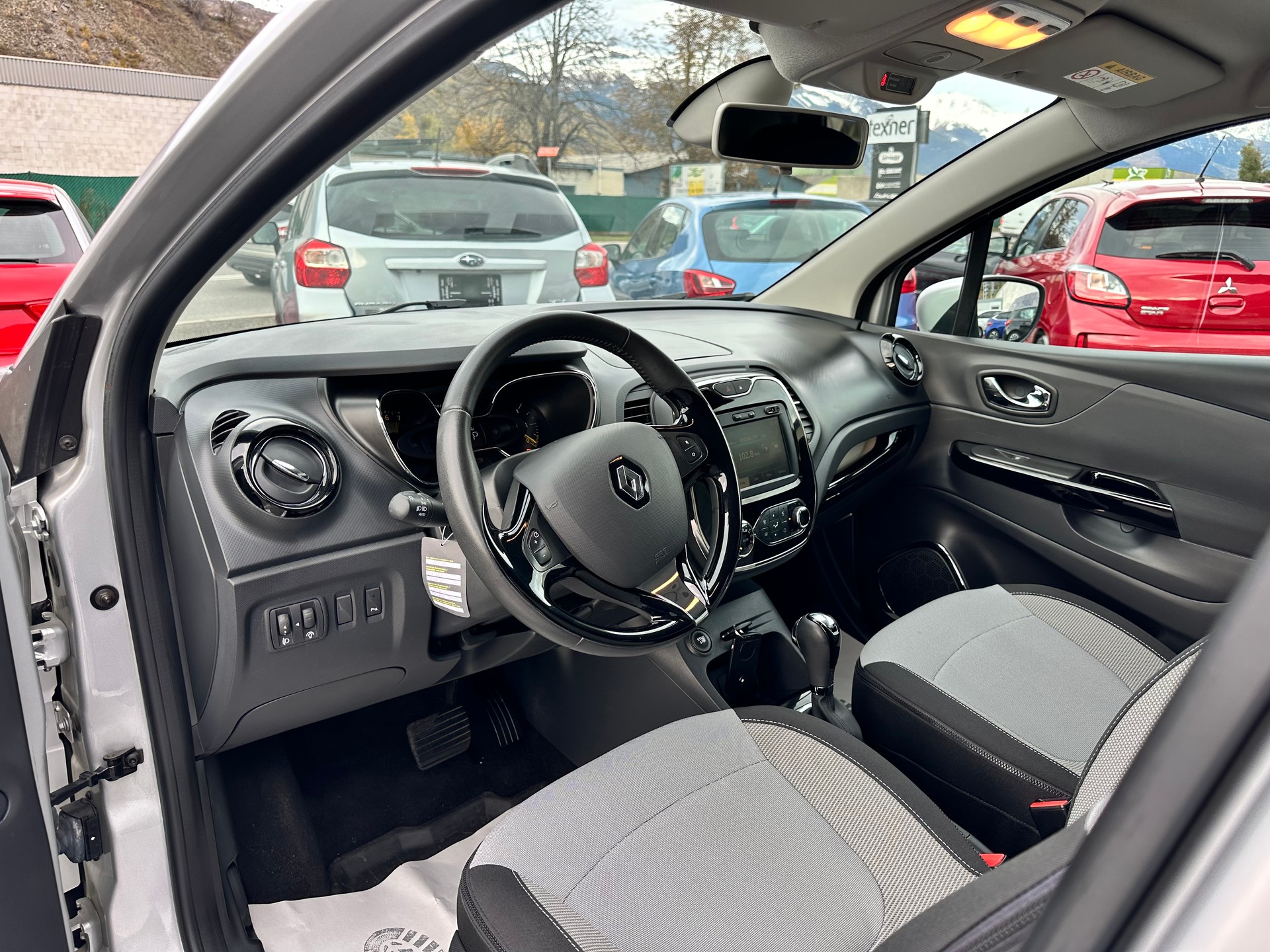 RENAULT Captur 1.2 T 16V Privilège EDC-image-9