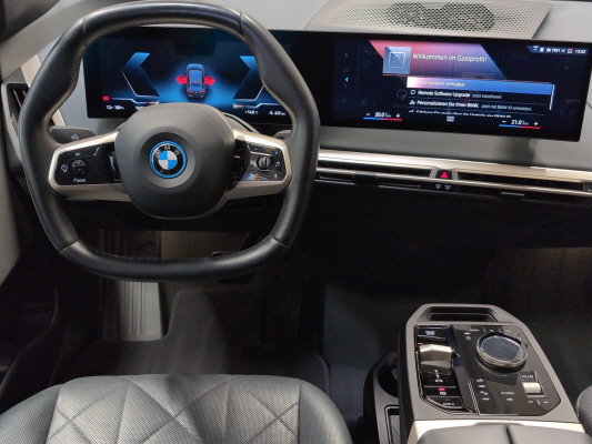 BMW iX xDrive40 Launch Ed.-image-9
