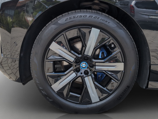 BMW iX xDrive40 Launch Ed.-image-12