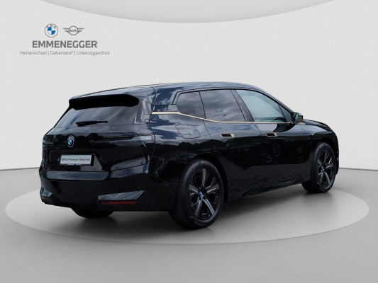 BMW iX xDrive40 Launch Ed.-showroom-element-3