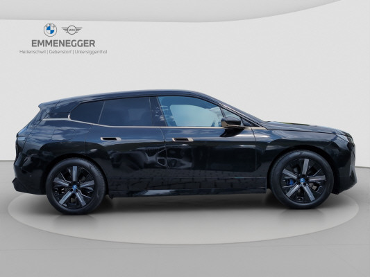 BMW iX xDrive40 Launch Ed.-image-4