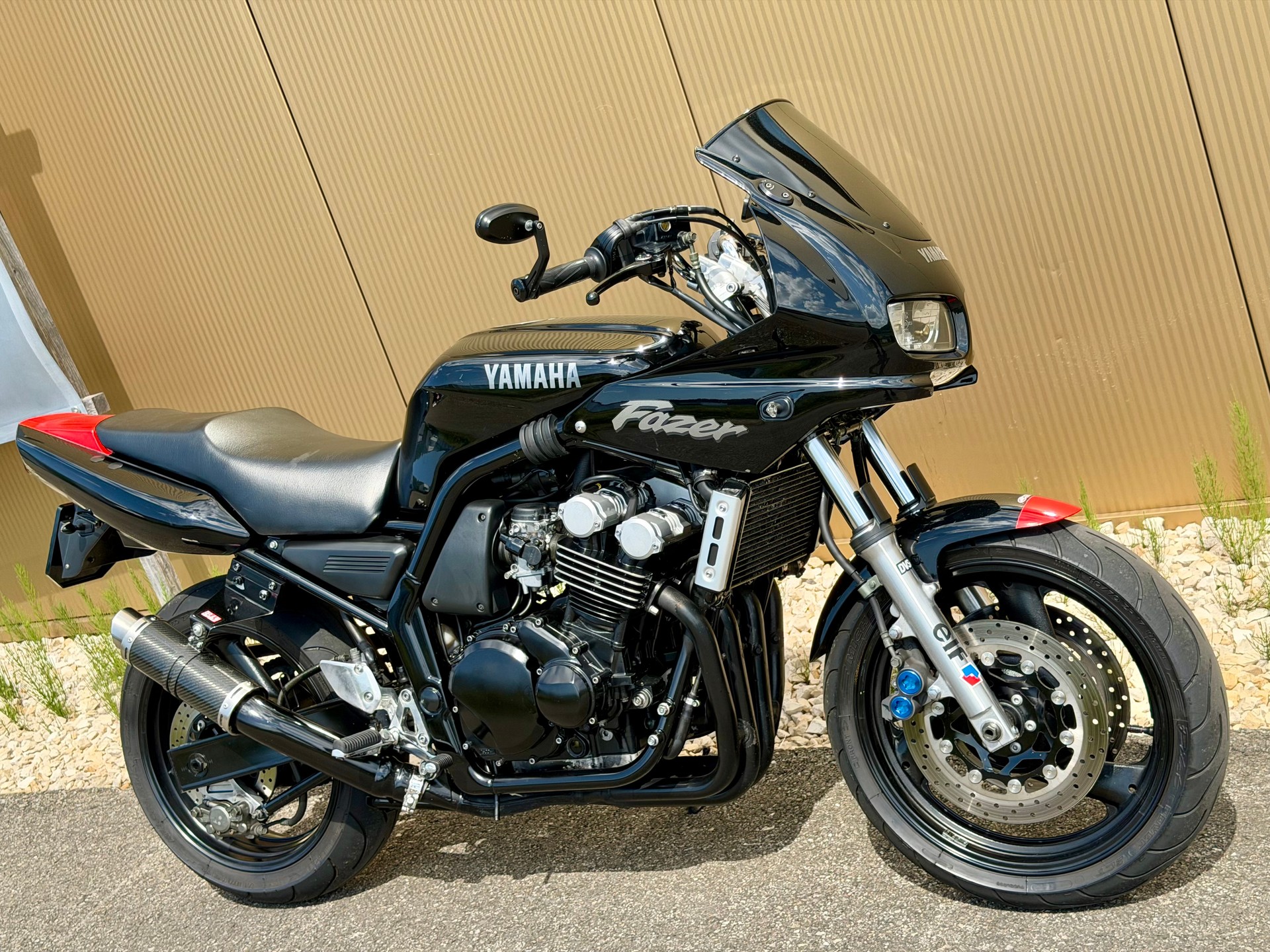 YAMAHA FZS 600 Fazer-showroom-element-2