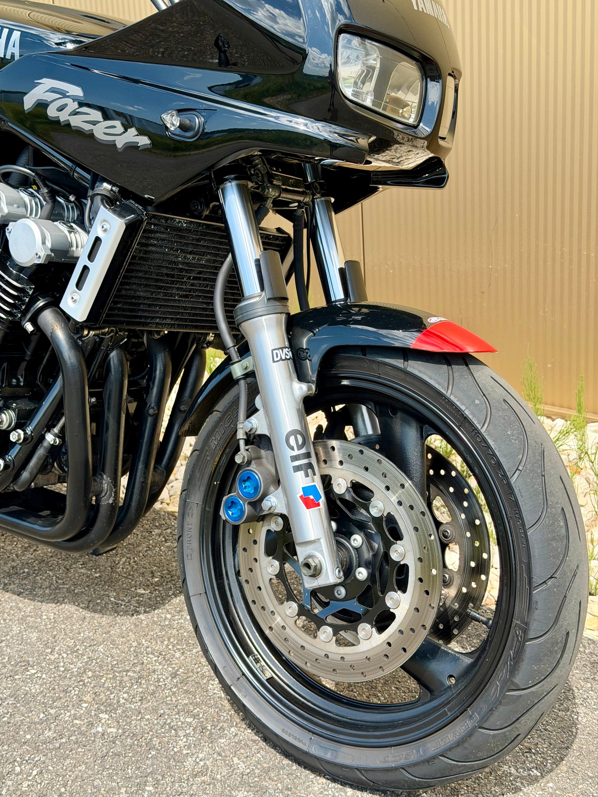 YAMAHA FZS 600 Fazer-showroom-element-1