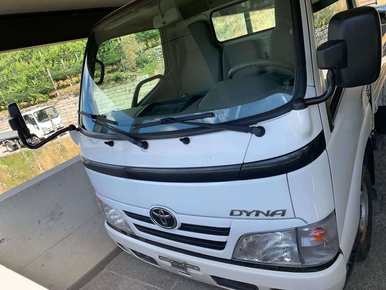TOYOTA Dyna 100 SWB-image-1