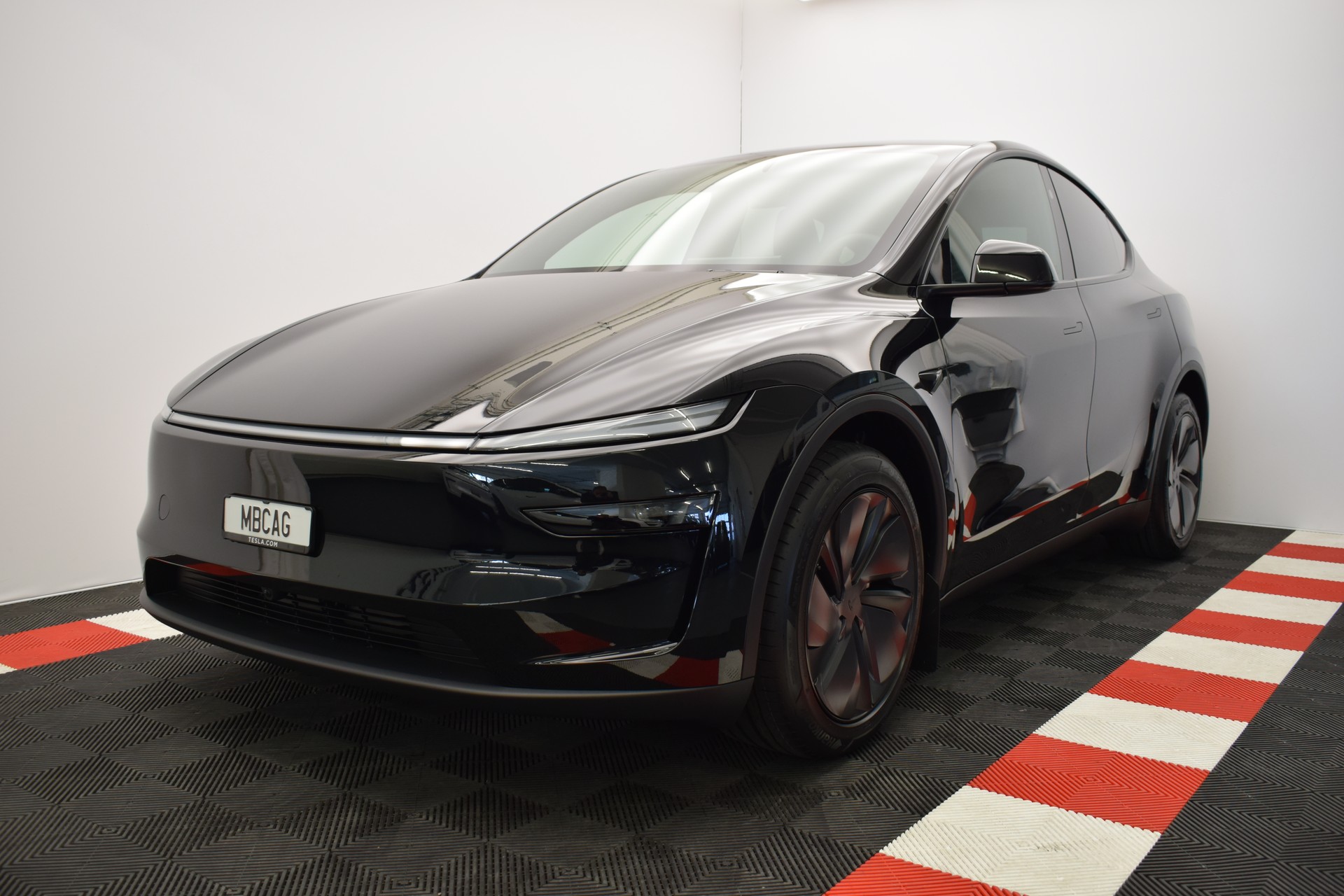 TESLA Model Y Premium Long Range AWD, Made in Berlin-image-4
