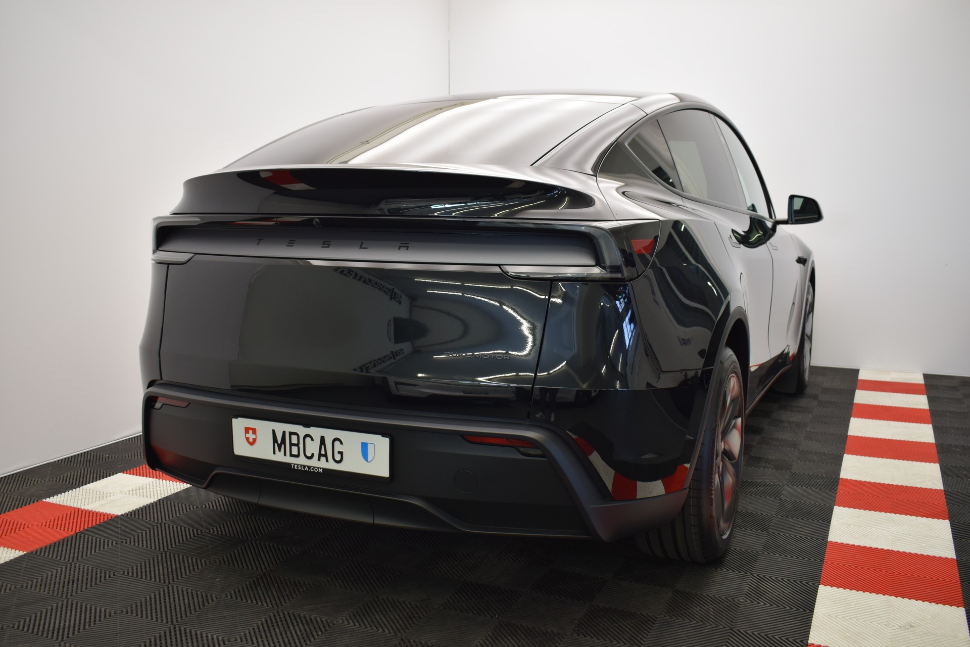 TESLA Model Y Premium Long Range AWD, Made in Berlin-image-12