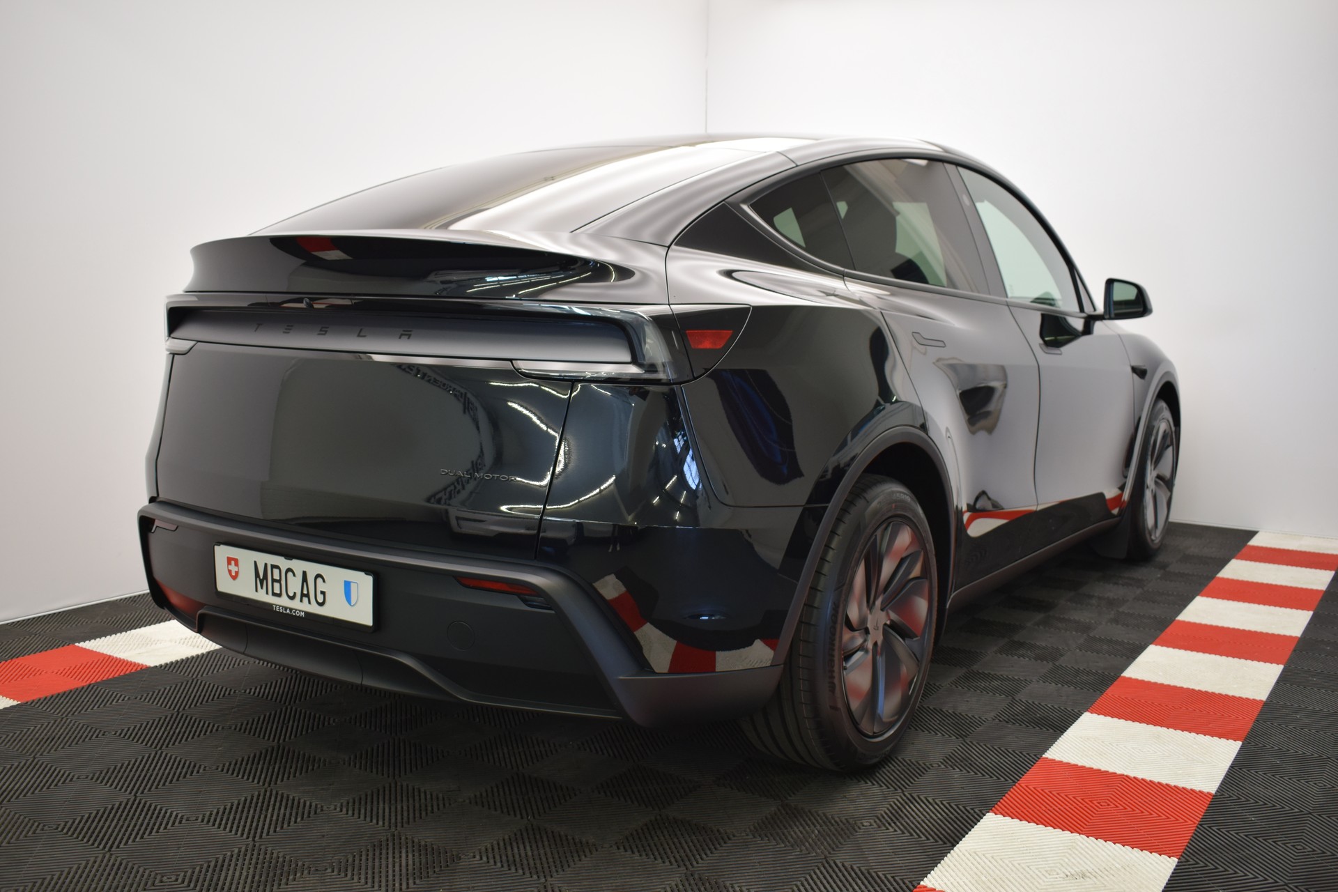 TESLA Model Y Premium Long Range AWD, Made in Berlin-image-10