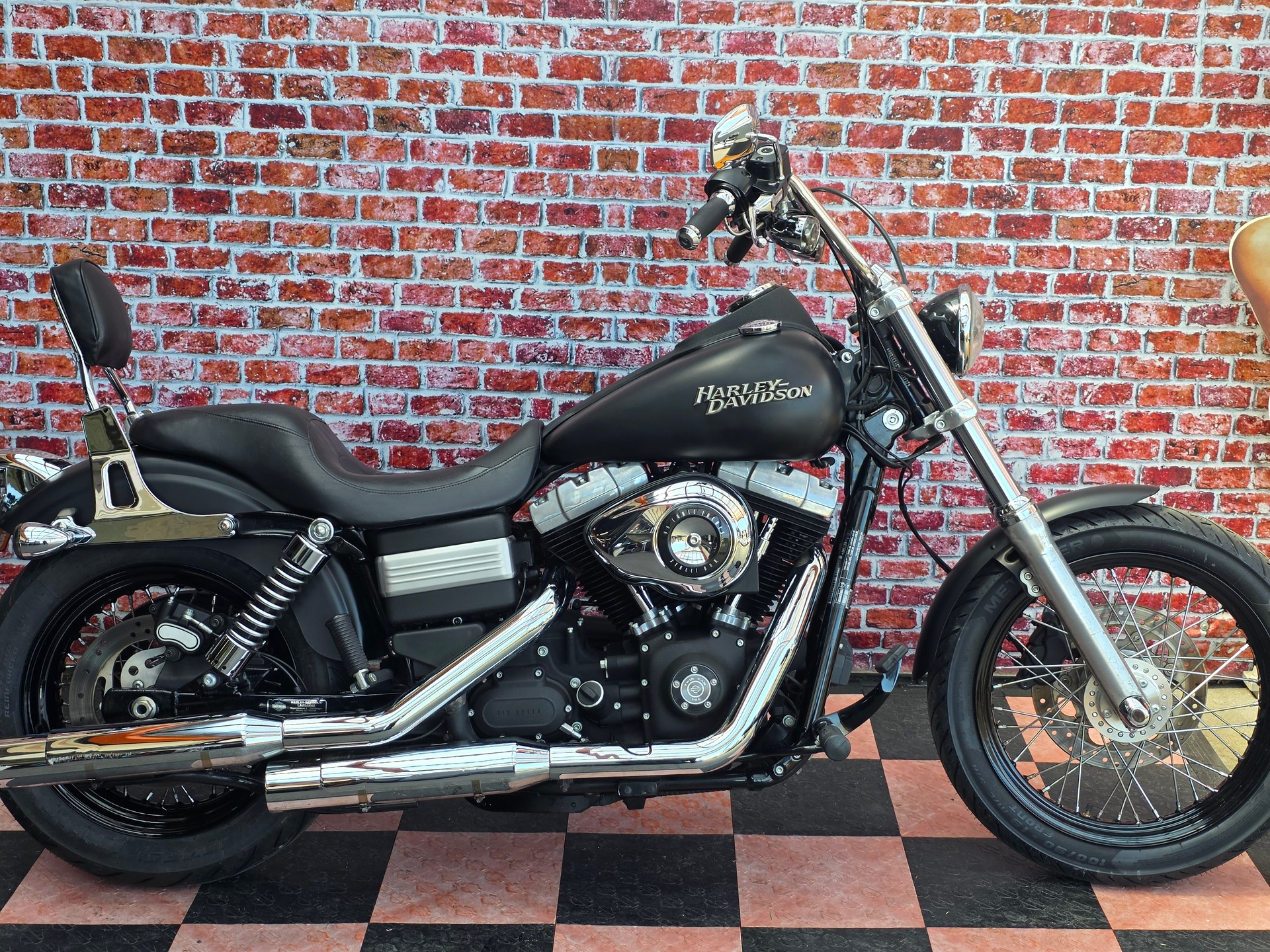 HARLEY-DAVIDSON FXDB Dyna Street Bob ABS-showroom-element-2