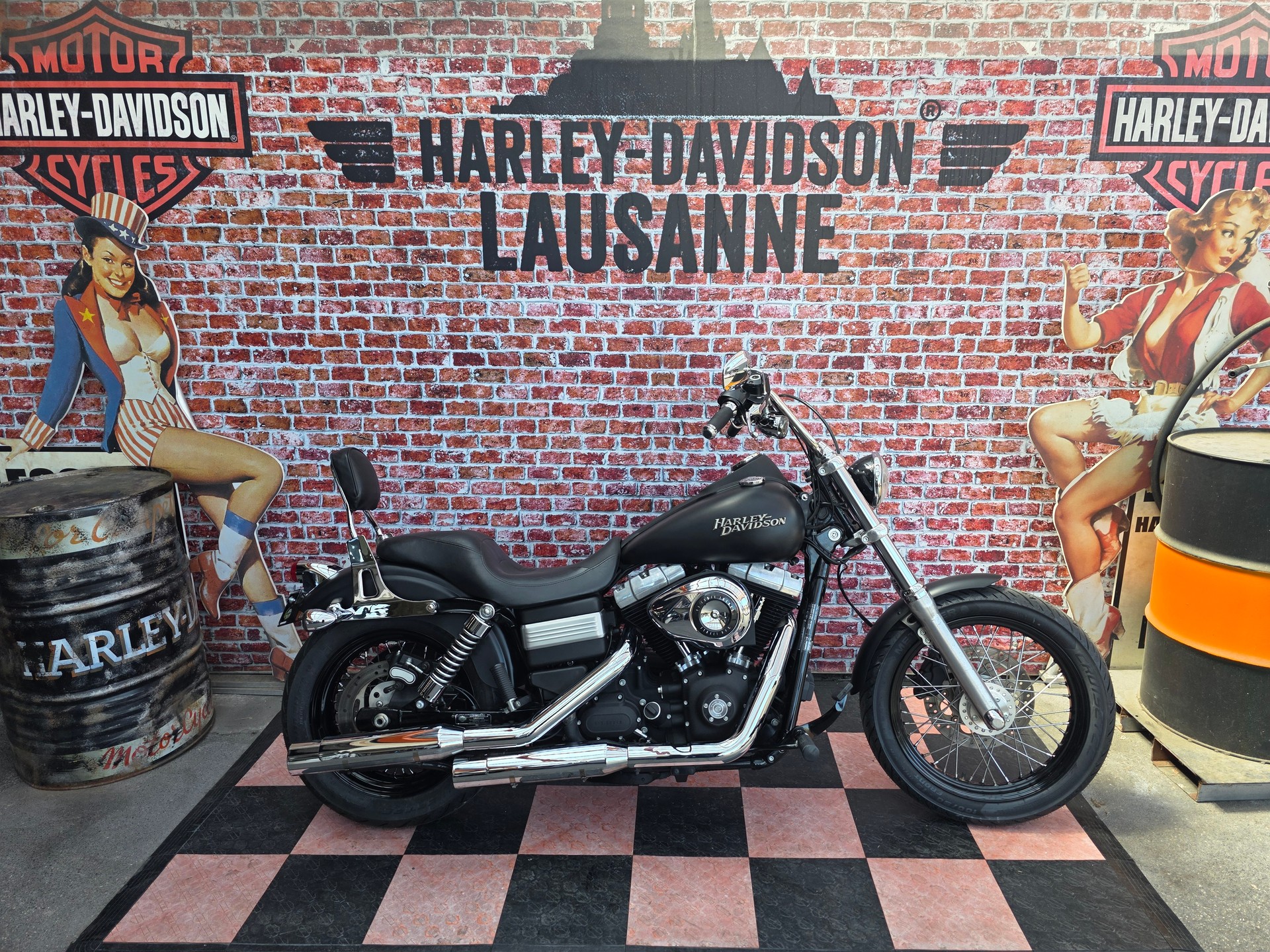 HARLEY-DAVIDSON FXDB Dyna Street Bob ABS