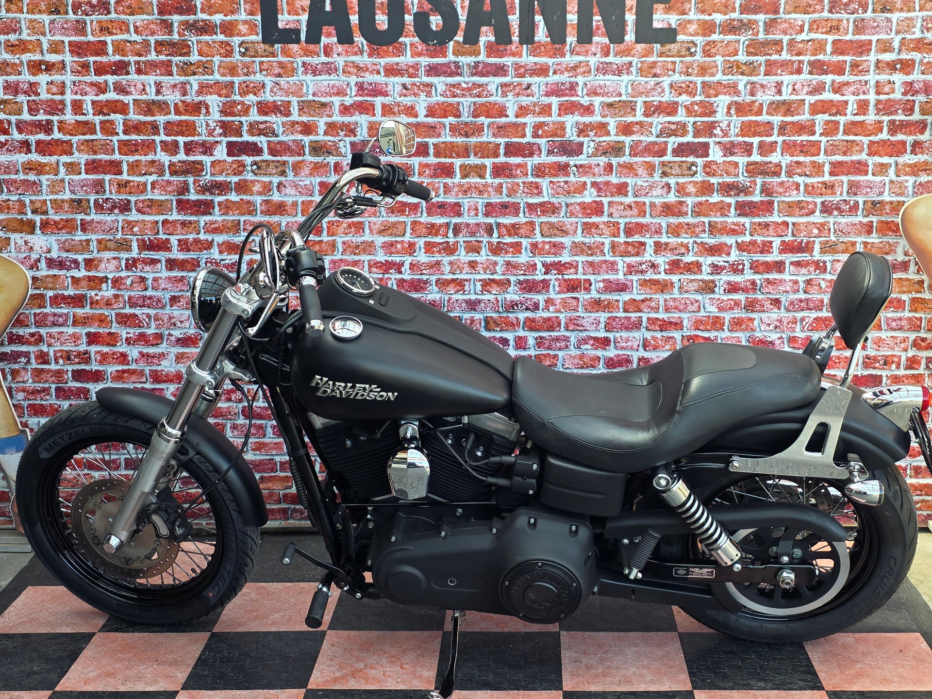 HARLEY-DAVIDSON FXDB Dyna Street Bob ABS-showroom-element-3